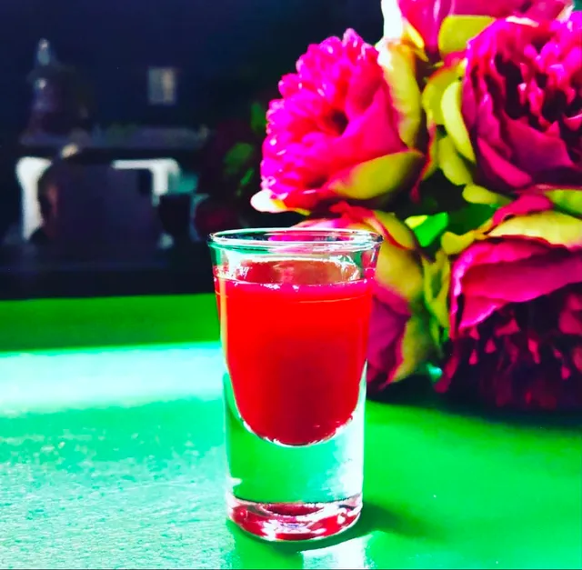 Beispielbild einer Bar-Atmosphäre — Platzhalter für ein eigenes Foto